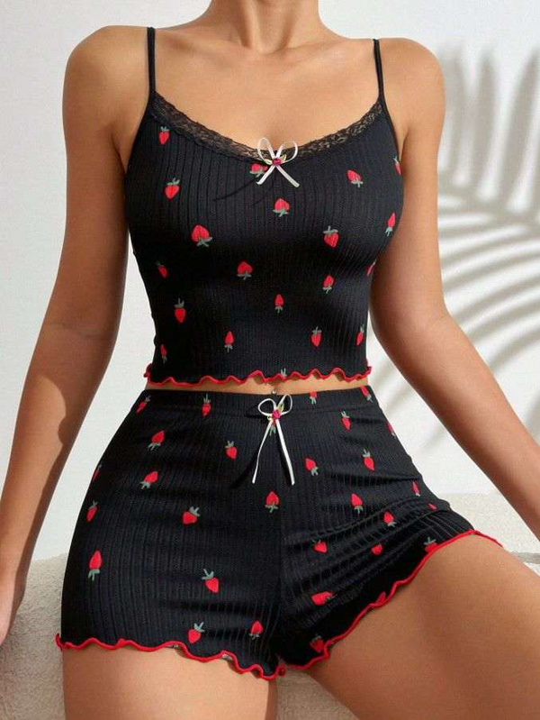 Siyah Çilek Desenli Pijama Takımı