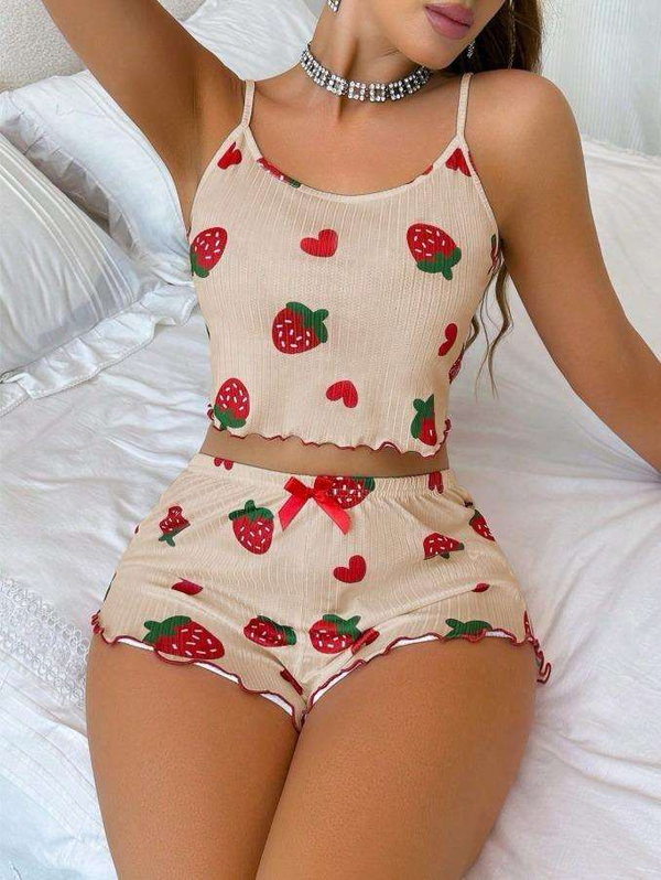 Krem Çilekli Fırfırlı Pijama Takımı